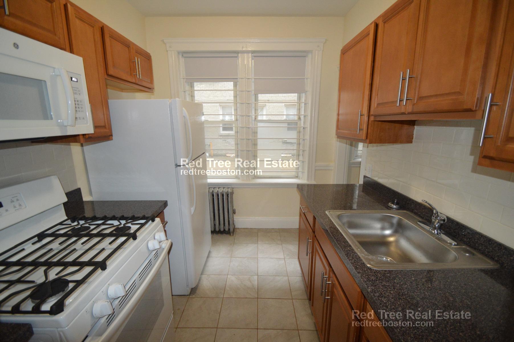Studio bed, 1 bath apartment for rent at 135 Washington St Unit 4, Brighton — photo 1 of 6
