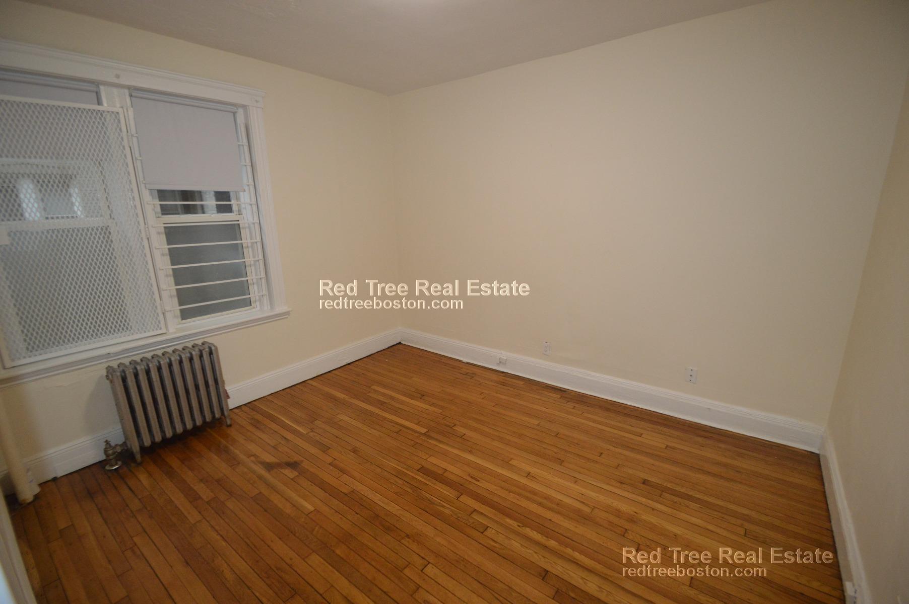 Studio bed, 1 bath apartment for rent at 135 Washington St Unit 4, Brighton — photo 3 of 6