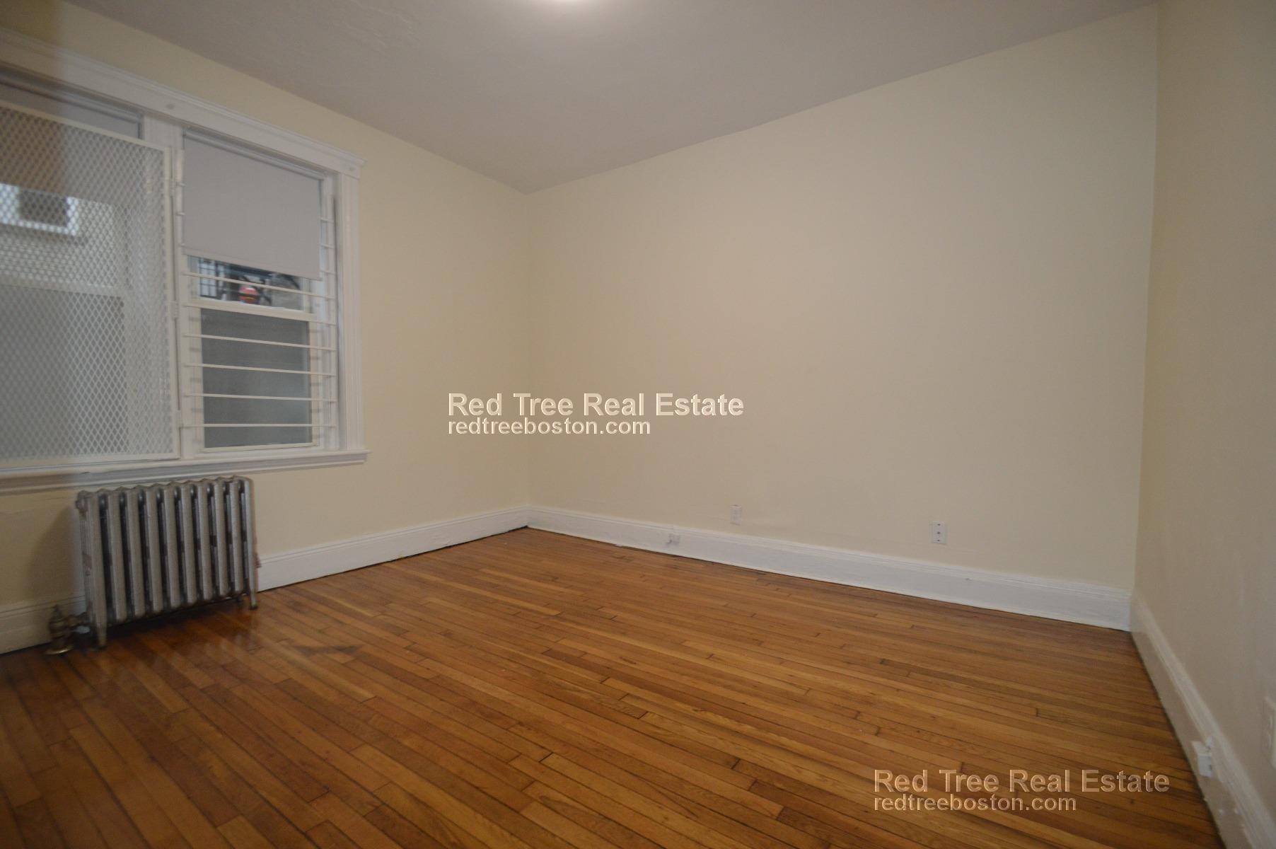 Studio bed, 1 bath apartment for rent at 135 Washington St Unit 4, Brighton — photo 2 of 6