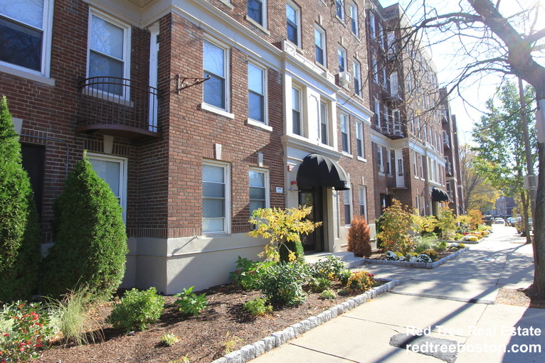 3 bed, 1 bath apartment for rent at 135 Washington St Unit 53, Brighton