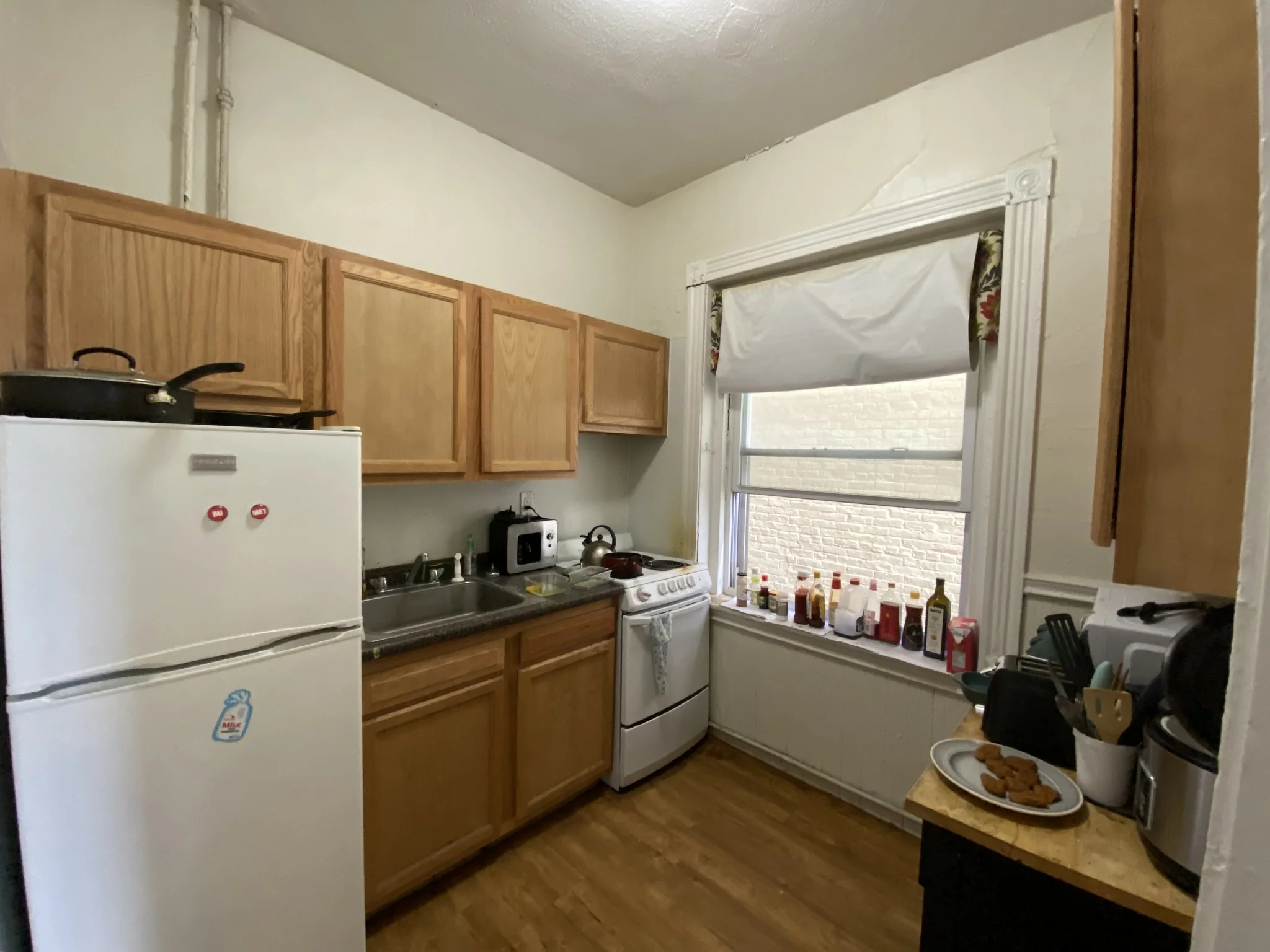 3 bed, 1 bath apartment for rent at 1350 Commonwealth Ave Unit 6, Allston — photo 3 of 6
