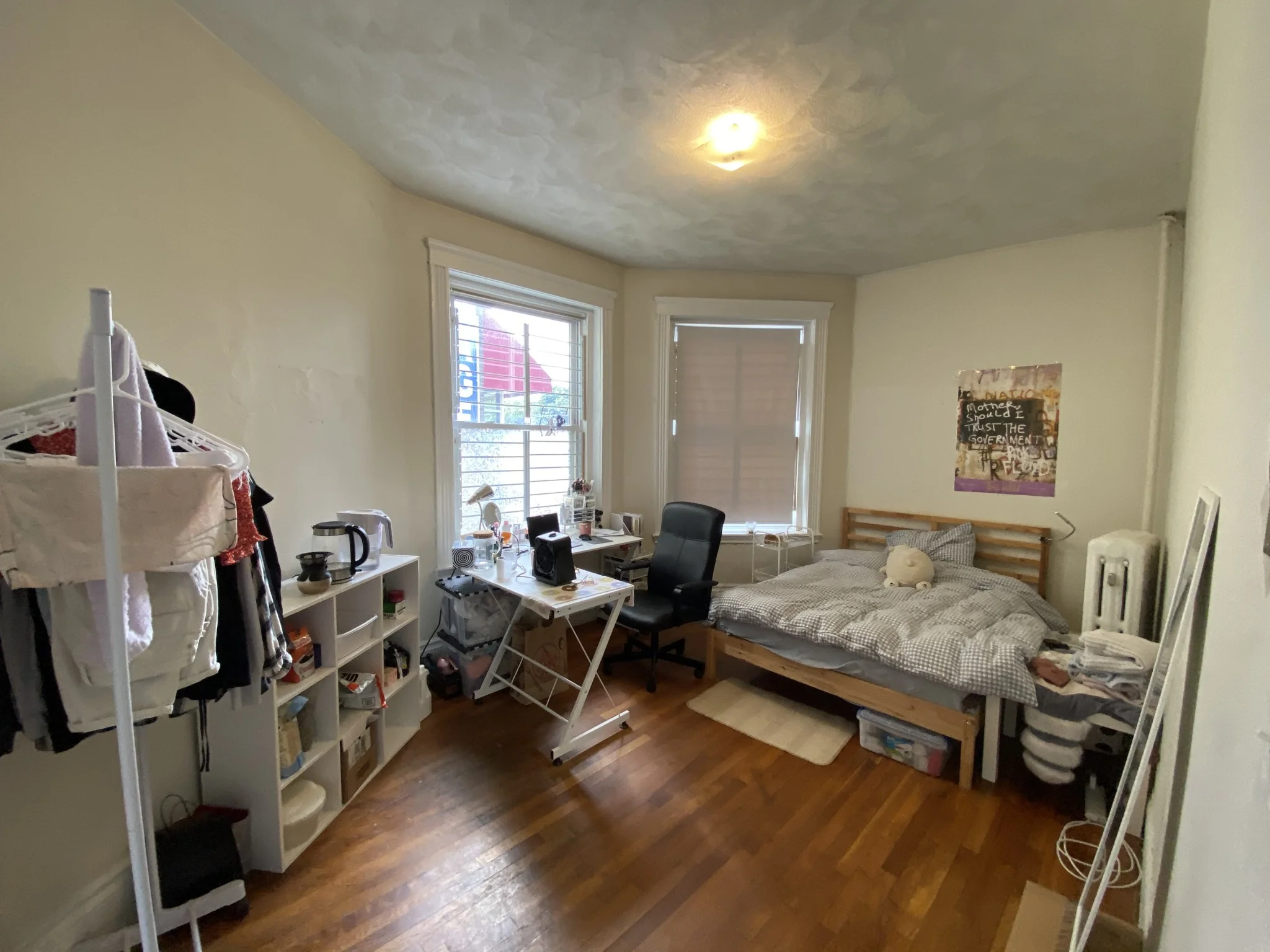 3 bed, 1 bath apartment for rent at 1350 Commonwealth Ave Unit 6, Allston — photo 2 of 6