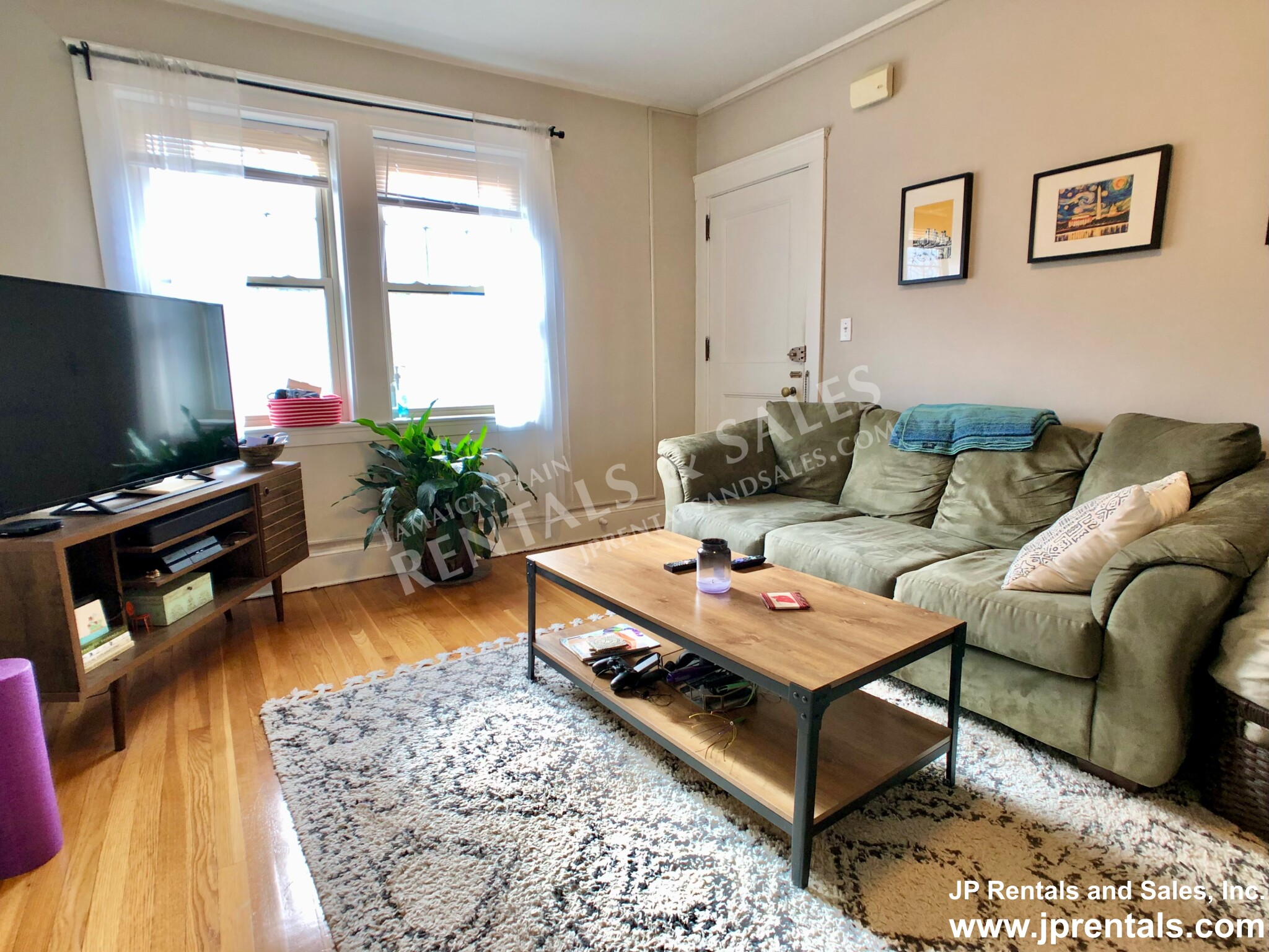 1 bed, 1 bath apartment for rent at 136 Arborway Unit 6, Jamaica Plain
