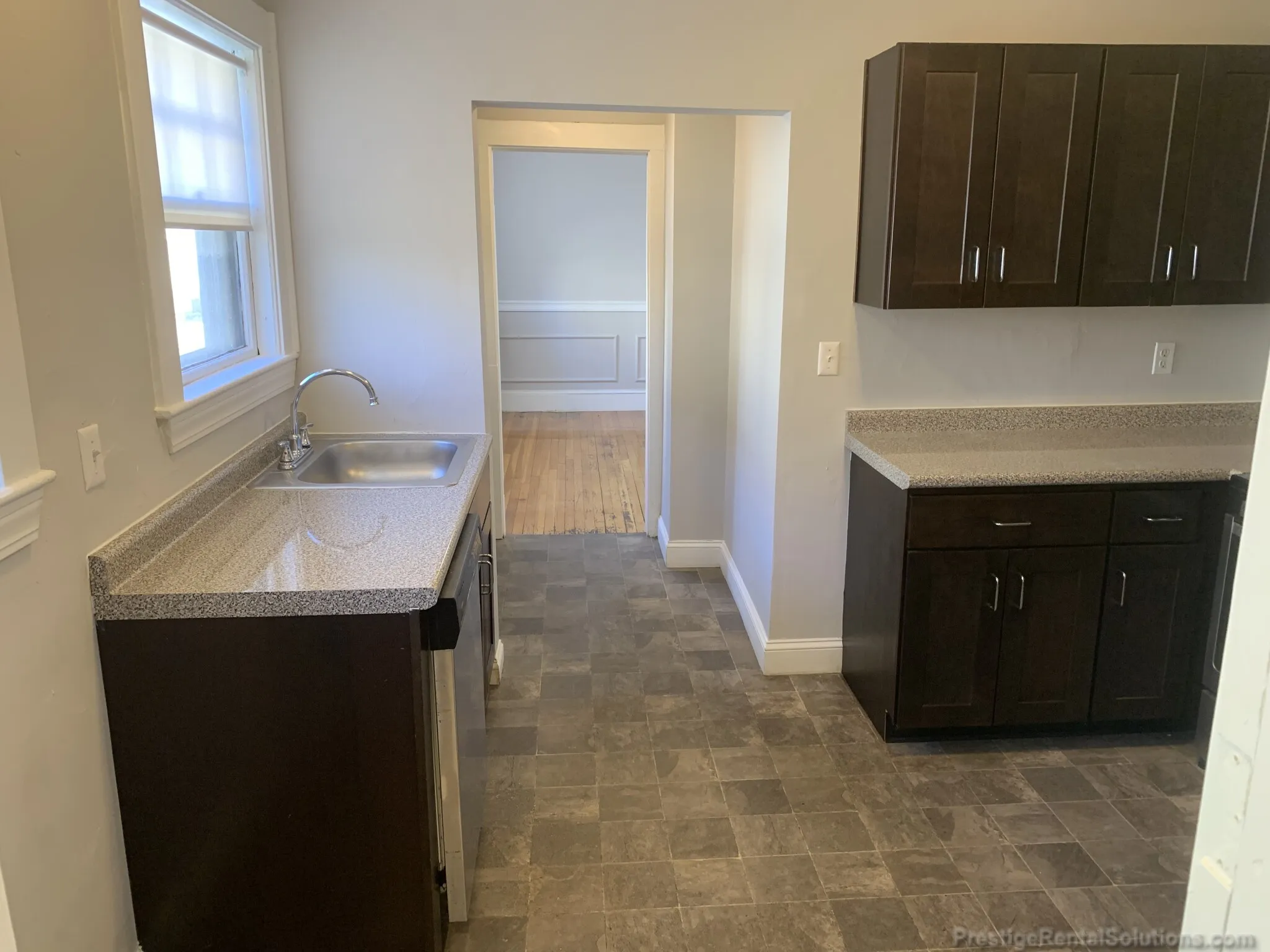 3 bed, 1 bath apartment for rent at 136 Arlington St Unit 1, Oak Square — photo 3 of 19