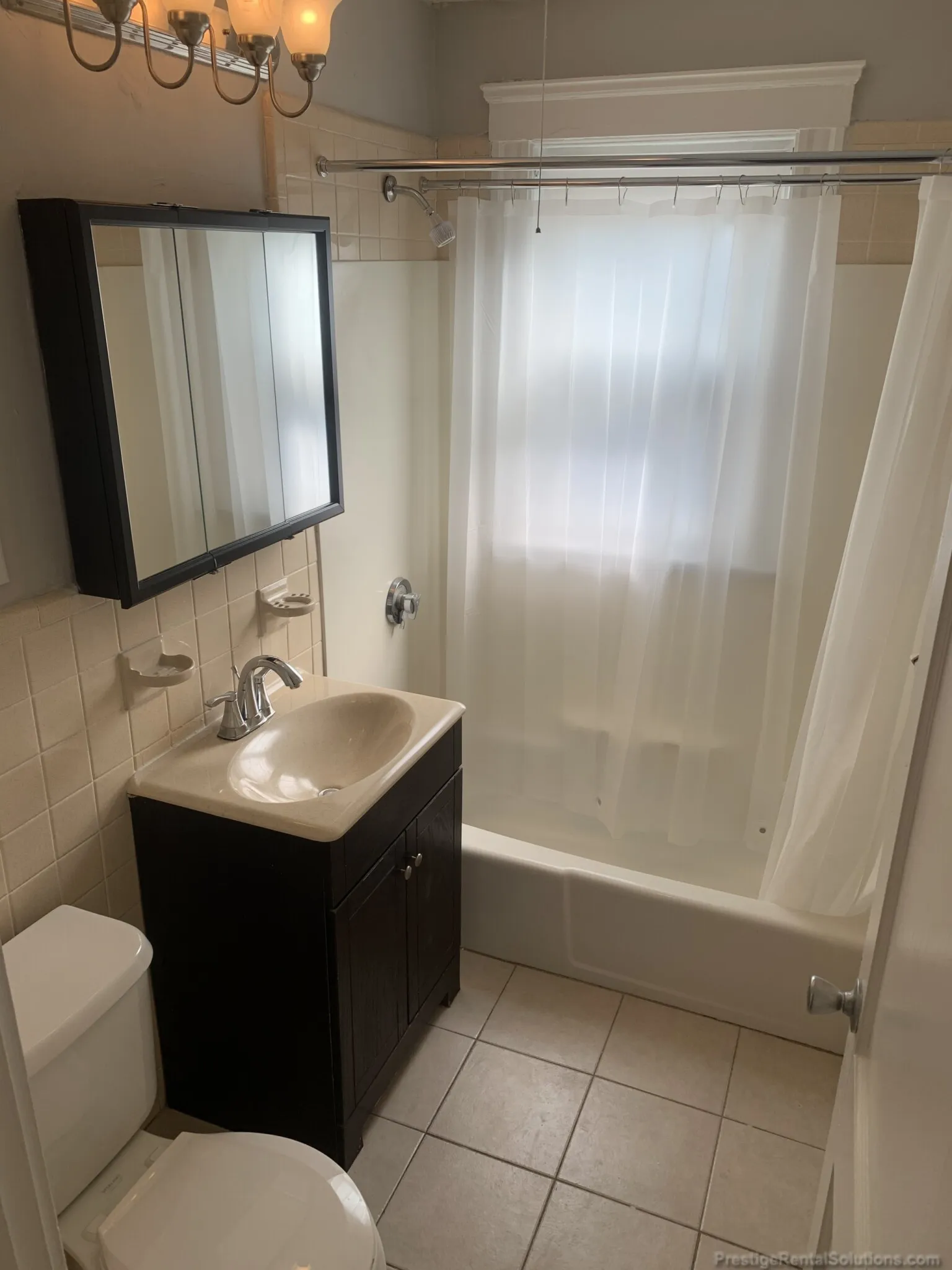 3 bed, 1 bath apartment for rent at 136 Arlington St Unit 1, Oak Square — photo 11 of 19