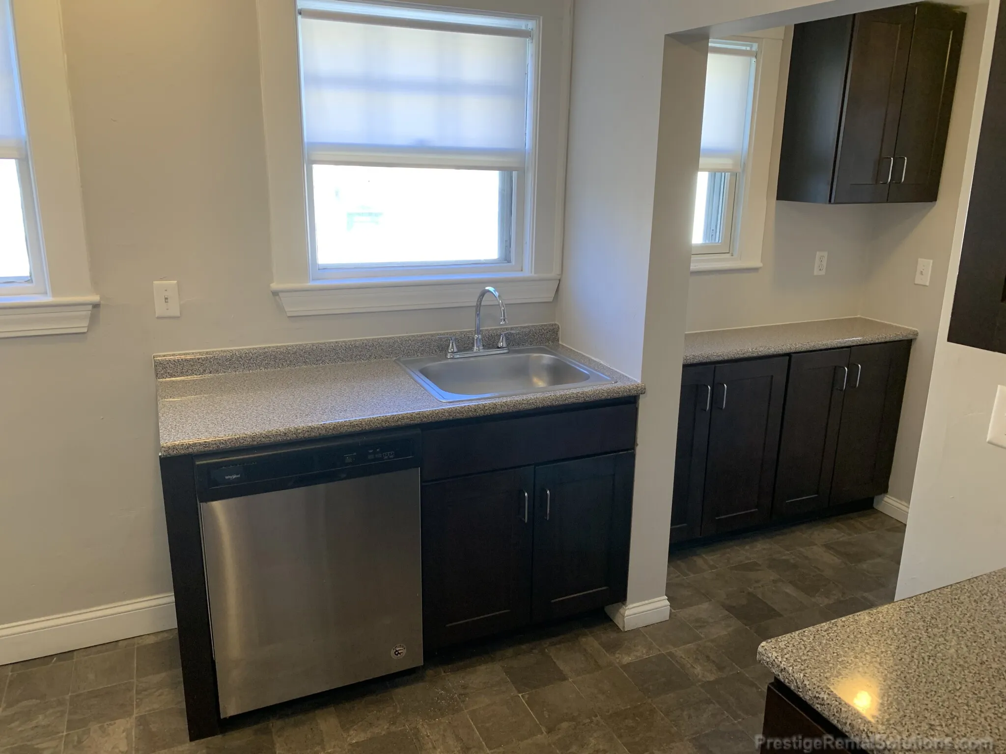 3 bed, 1 bath apartment for rent at 136 Arlington St Unit 1, Oak Square — photo 2 of 19