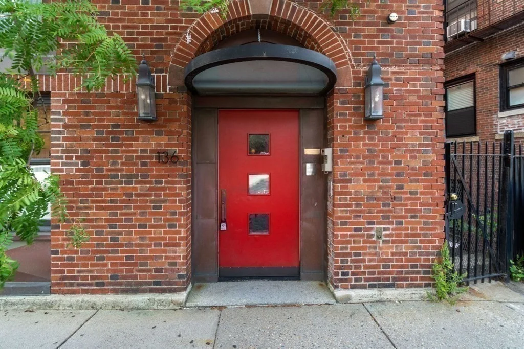 3 bed, 3 bath apartment for rent at 136 Arlington St Unit 3, Back Bay — photo 24 of 30