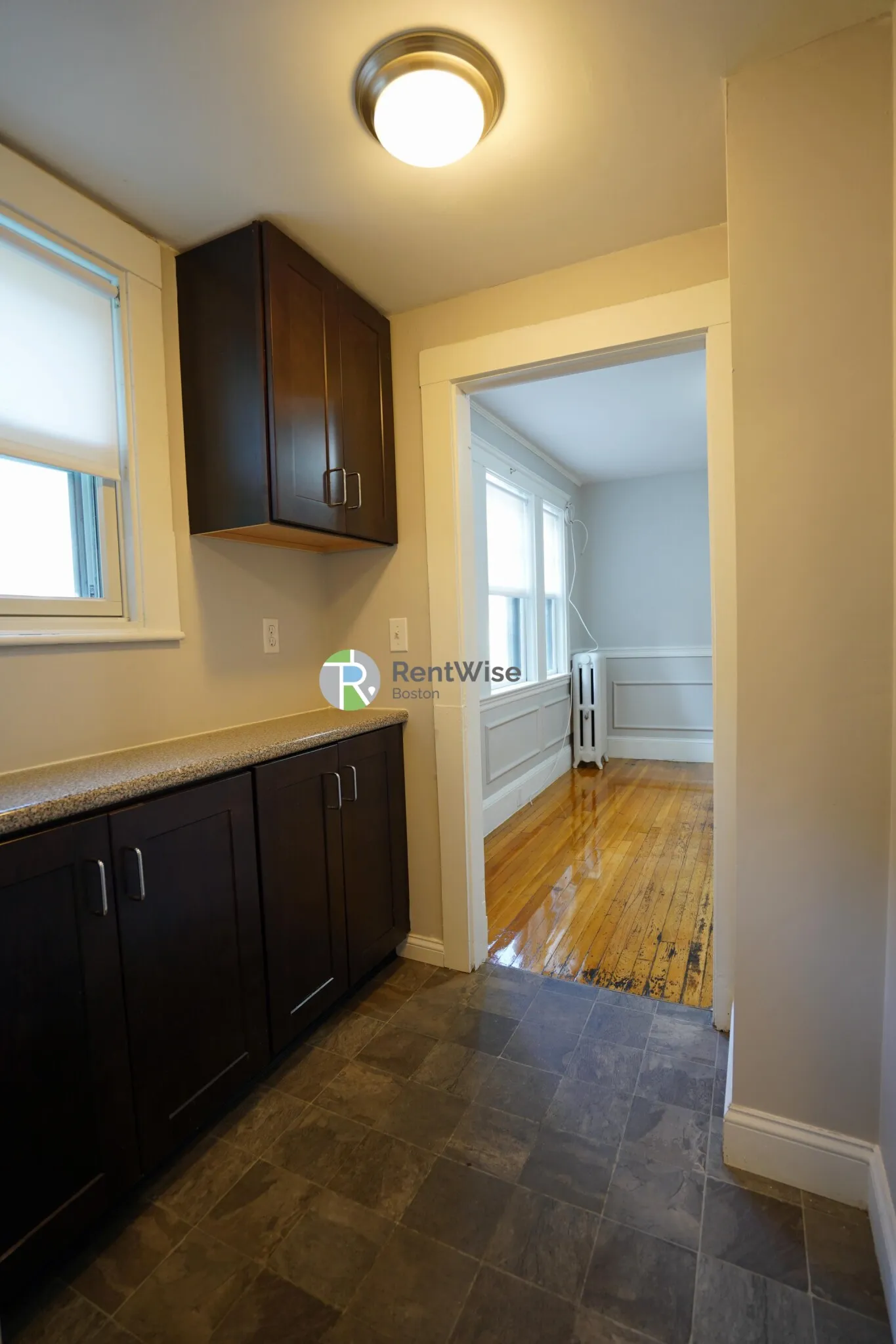3 bed, 1 bath apartment for rent at 136 Arlington St Unit One, Oak Square — photo 10 of 24