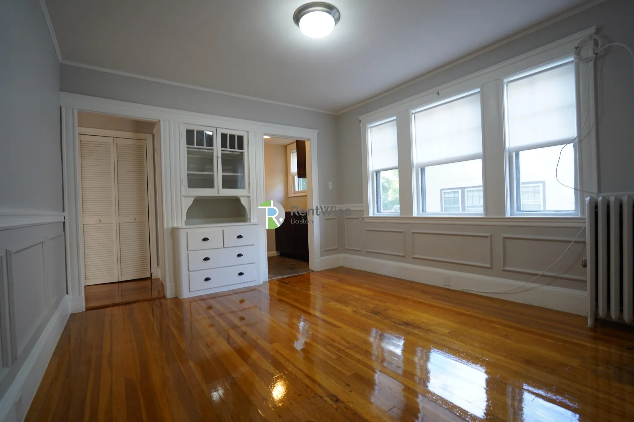 3 bed, 1 bath apartment for rent at 136 Arlington St Unit One, Oak Square — photo 7 of 24