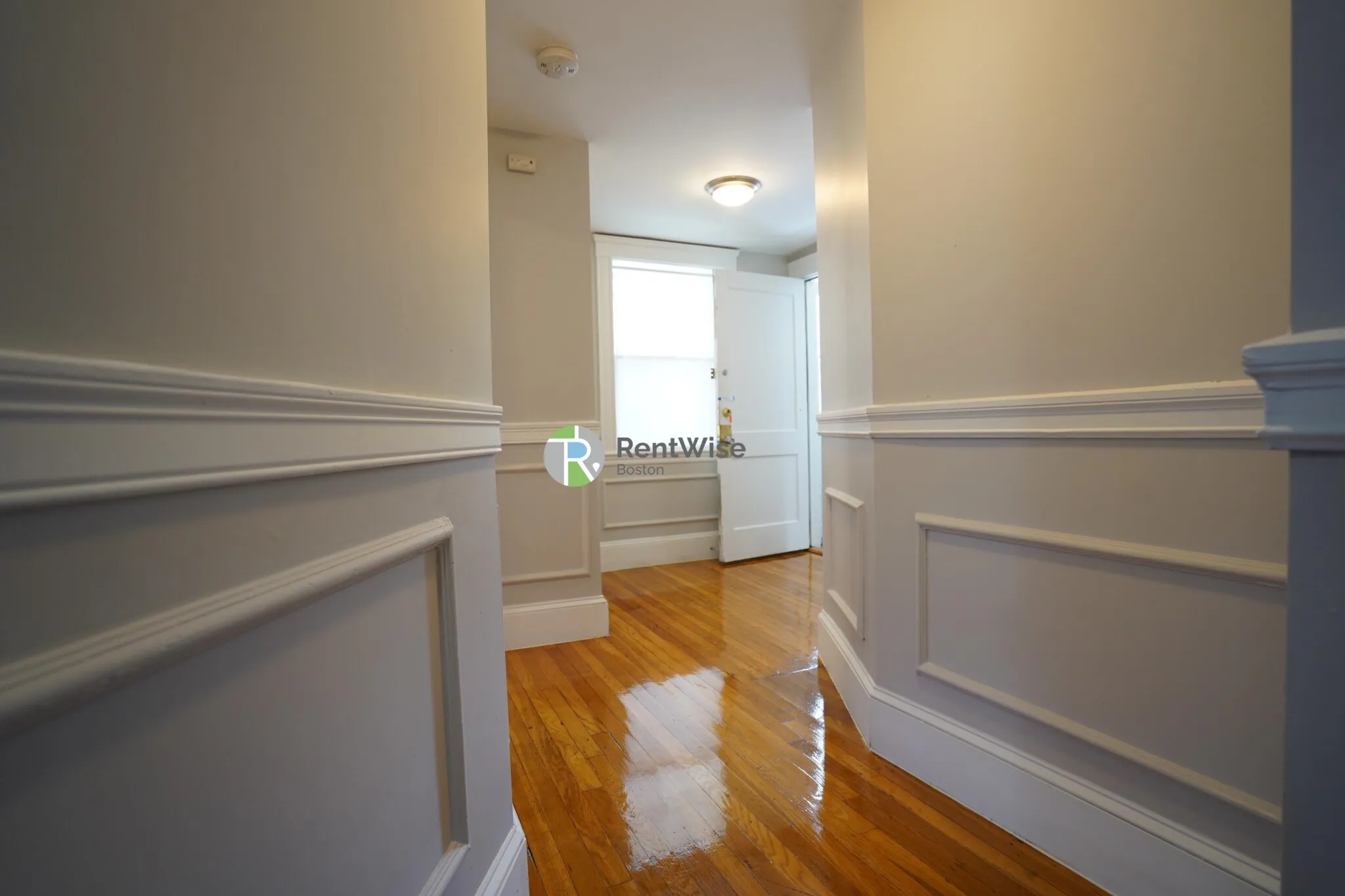 3 bed, 1 bath apartment for rent at 136 Arlington St Unit One, Oak Square — photo 5 of 24