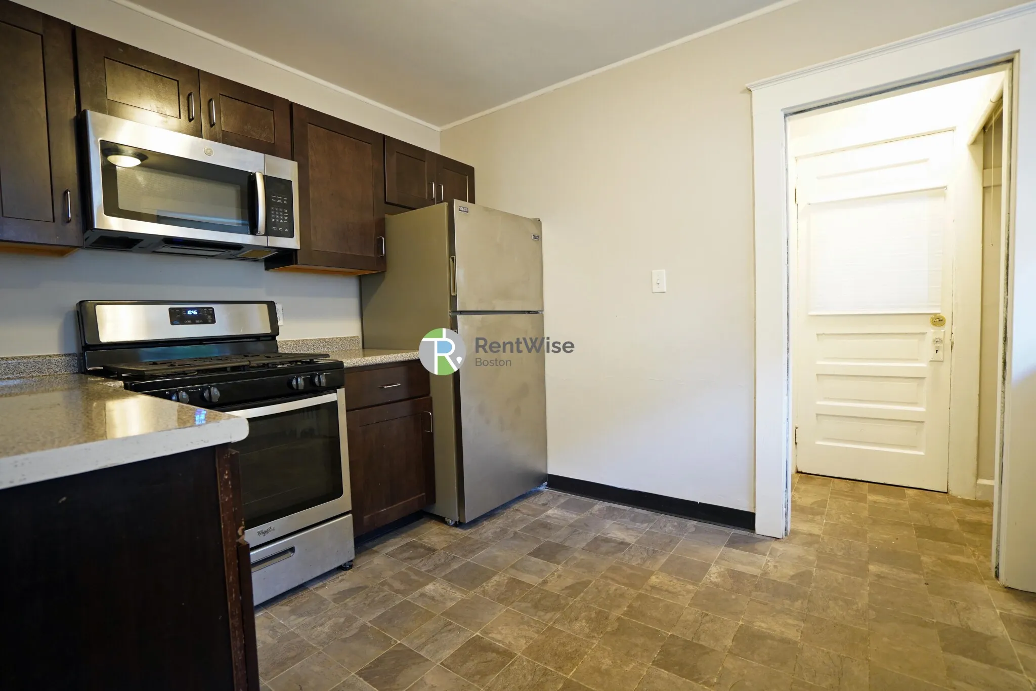 3 bed, 1 bath apartment for rent at 136 Arlington St Unit One, Oak Square — photo 8 of 24