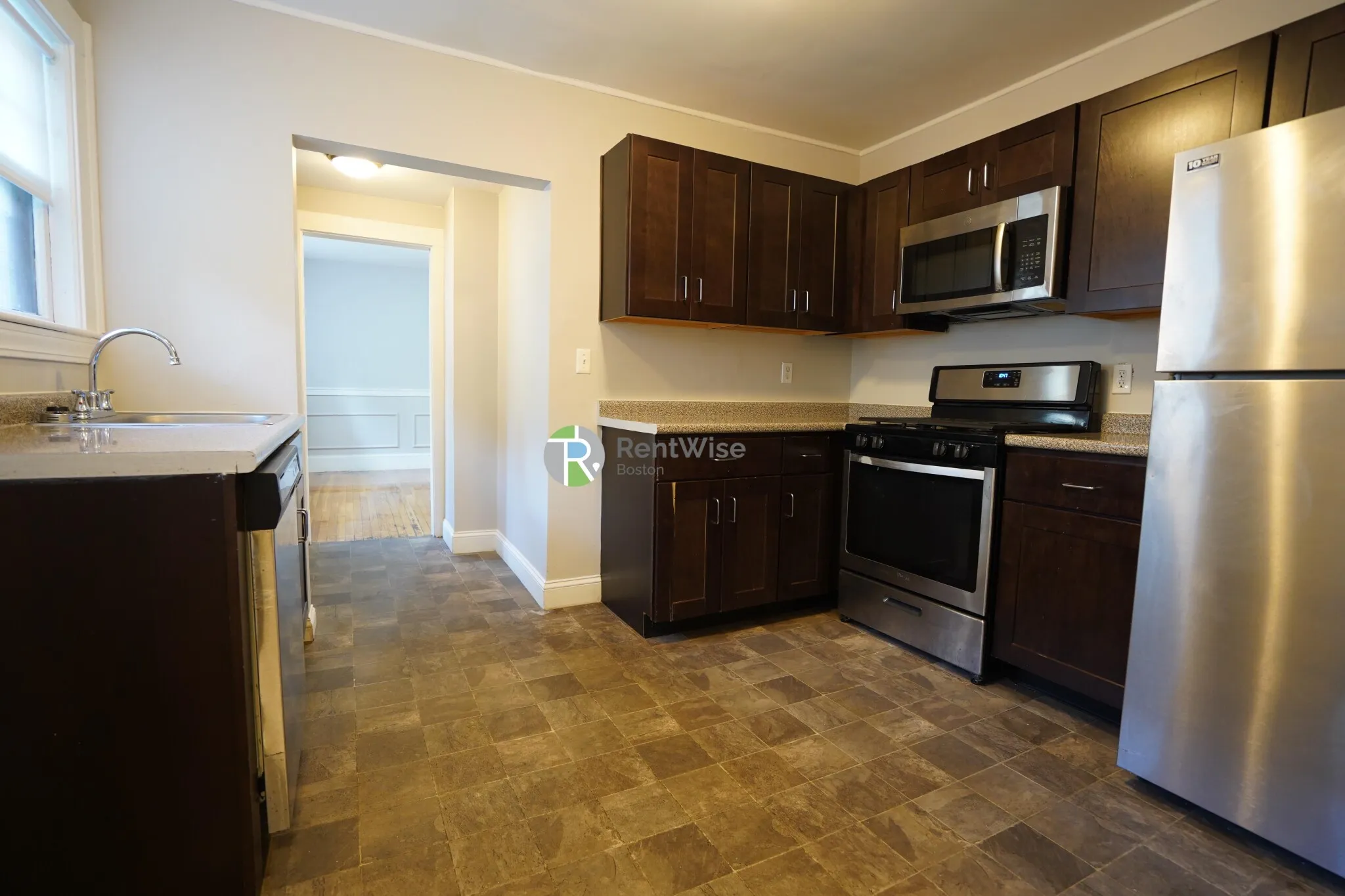 3 bed, 1 bath apartment for rent at 136 Arlington St Unit One, Oak Square — photo 11 of 24