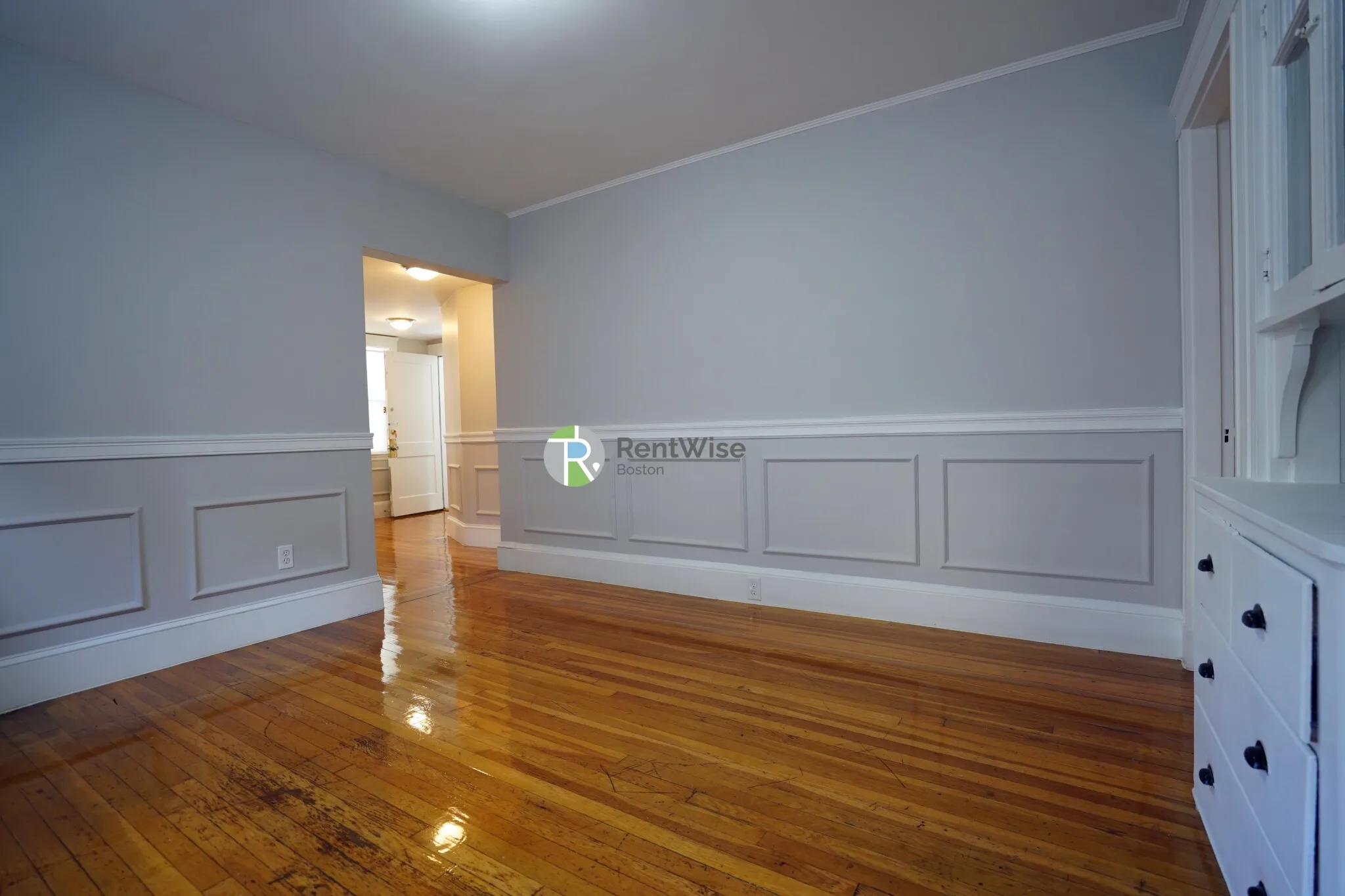 3 bed, 1 bath apartment for rent at 136 Arlington St Unit One, Oak Square