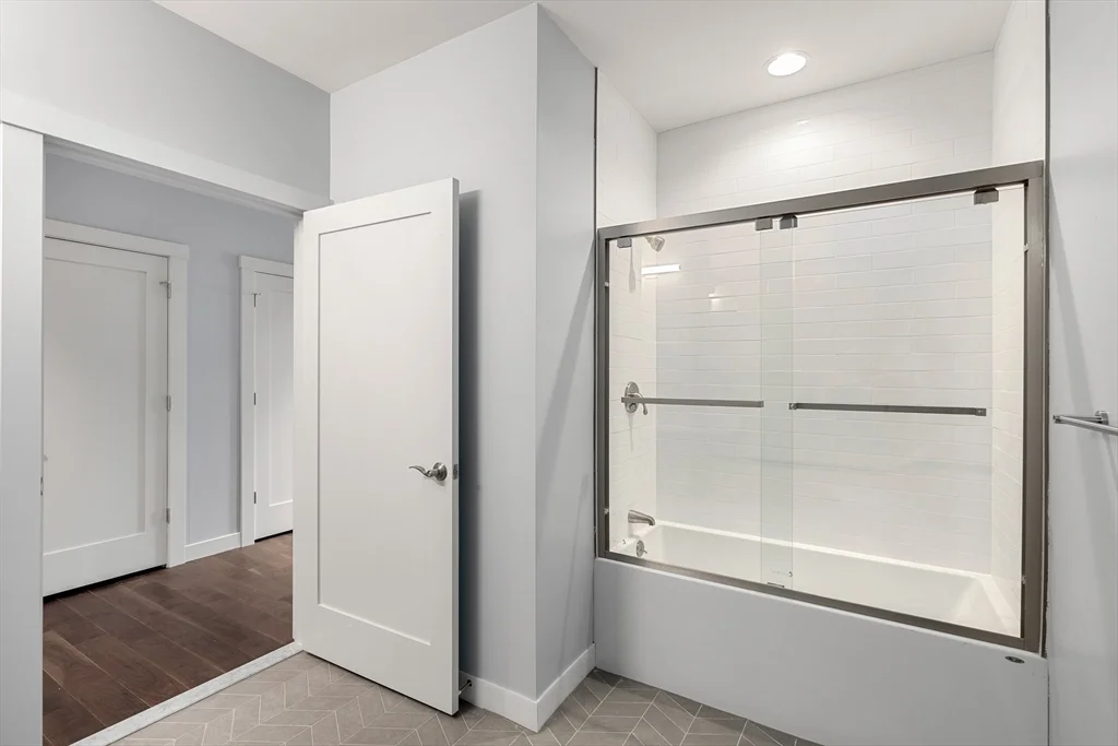 Studio bed, 1 bath apartment for rent at 136 Babcock St Unit 305, Coolidge Corner — photo 7 of 12