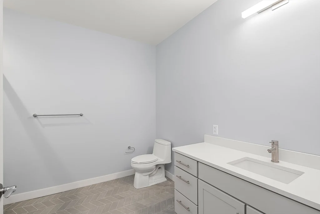 Studio bed, 1 bath apartment for rent at 136 Babcock St Unit 305, Coolidge Corner — photo 6 of 12