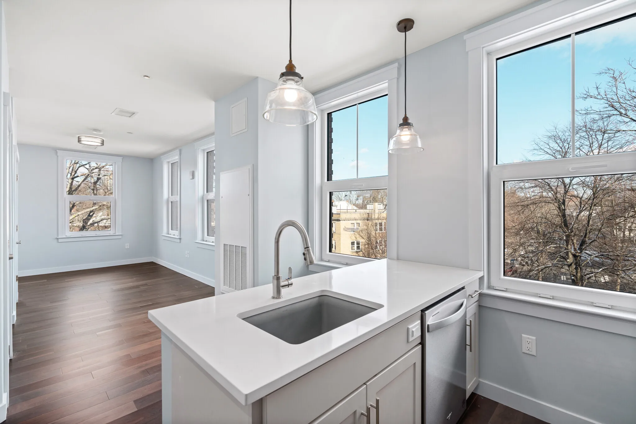 1.5 bed, 1 bath apartment for rent at 136 Babcock St Unit 502, North Brookline — photo 3 of 11