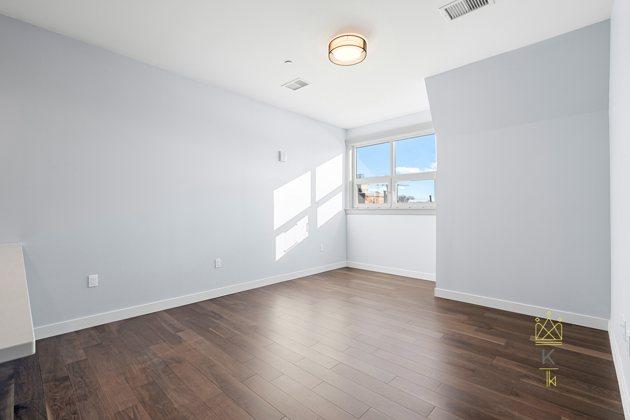 3 bed, 2 bath apartment for rent at 136 Babcock St Unit 504, North Brookline — photo 4 of 22