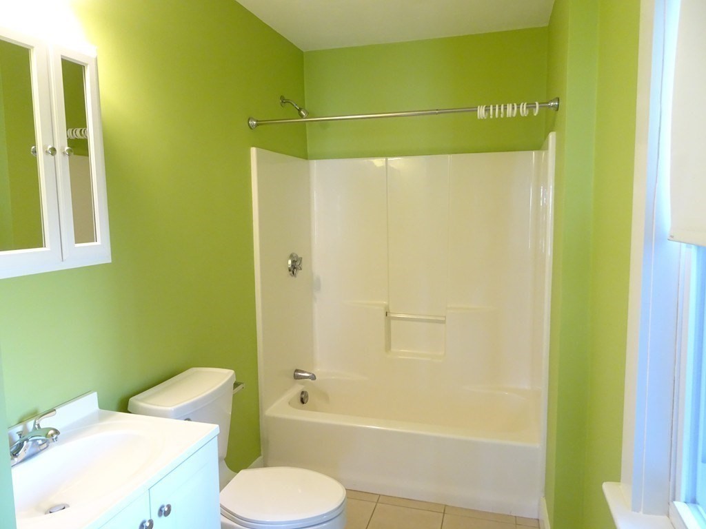 1 bed, 1 bath apartment for rent at 136 Bolton St Unit 1, Marlborough — photo 6 of 9