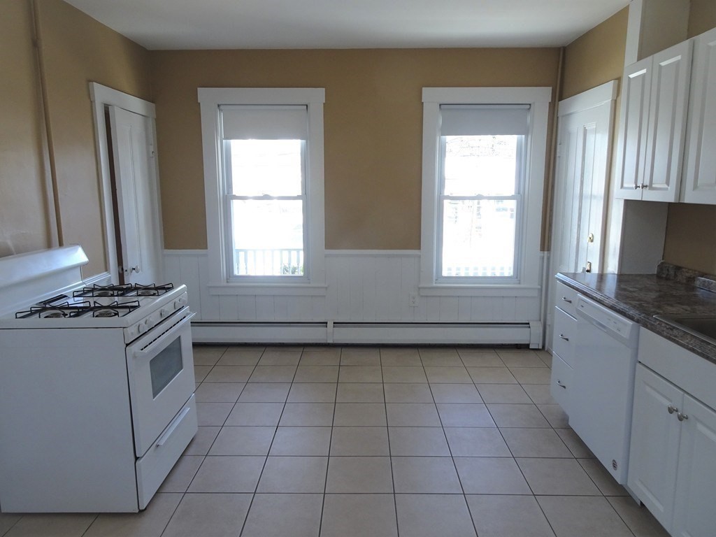 1 bed, 1 bath apartment for rent at 136 Bolton St Unit 1, Marlborough — photo 4 of 9
