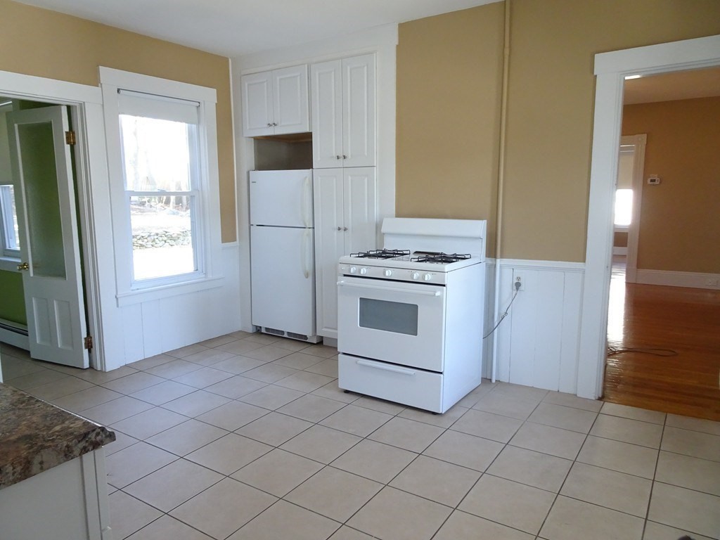1 bed, 1 bath apartment for rent at 136 Bolton St Unit 1, Marlborough — photo 5 of 9