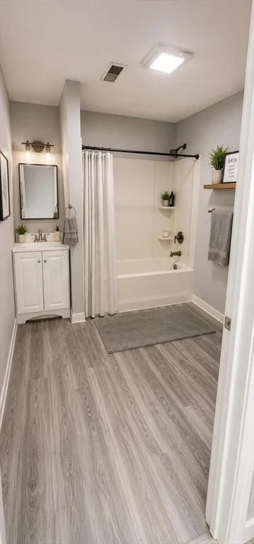 3 bed, 1 bath apartment for rent at 136 Congress Unit 2, Chelsea — photo 3 of 8