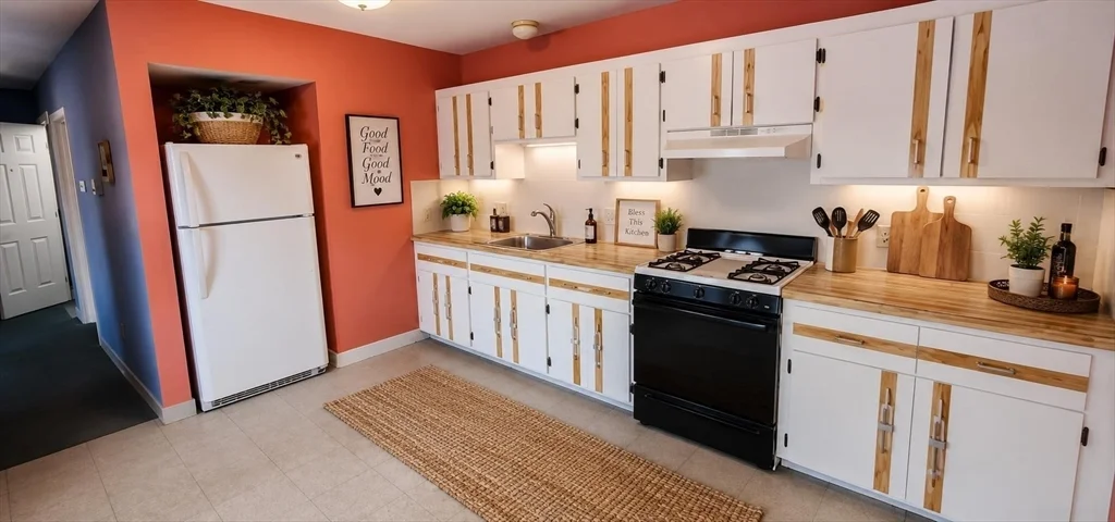 3 bed, 1 bath apartment for rent at 136 Congress Unit 2, Chelsea — photo 2 of 8