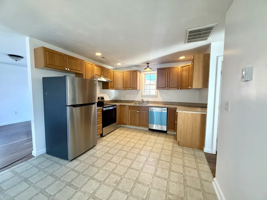 2 bed, 1 bath apartment for rent at 136 Eastford Rd Unit 2, Southbridge — photo 3 of 13
