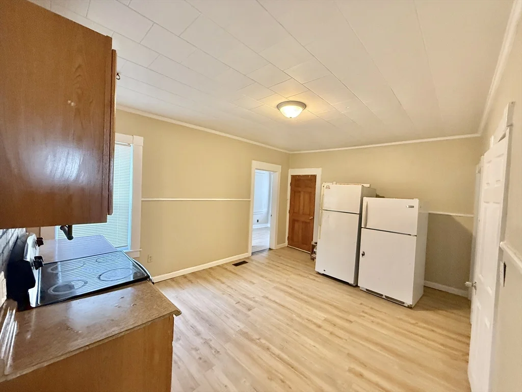 4 bed, 1 bath apartment for rent at 136 Gershom Ave Unit 1, Lowell — photo 8 of 19