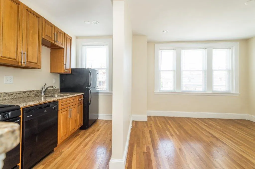 1 bed, 1 bath apartment for rent at 136 Highland Ave Unit 18, Spring Hill — photo 2 of 9
