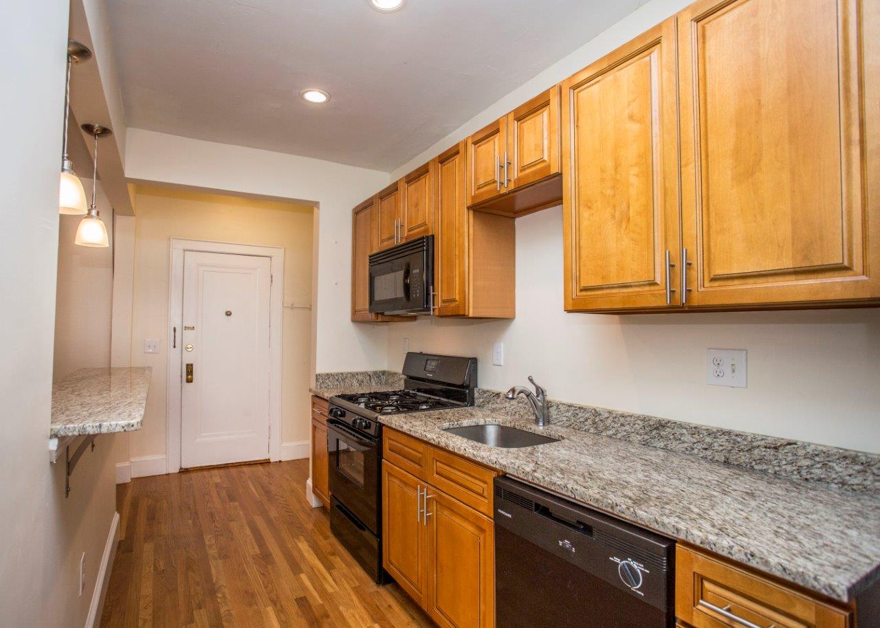 Studio bed, 1 bath apartment for rent at 136 Highland Ave Unit 5, Spring Hill — photo 4 of 12