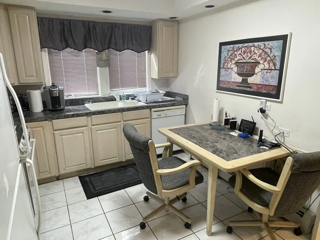 1 bed, 1 bath apartment for rent at 136 Russell St Unit 1A, WPI — photo 11 of 17