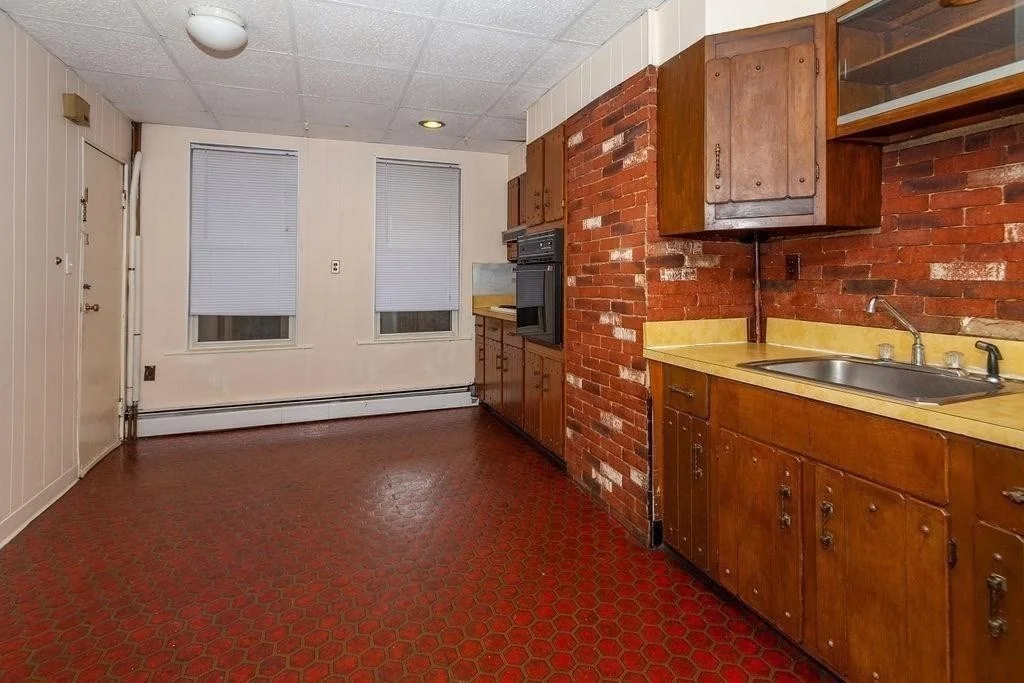 2 bed, 1 bath apartment for rent at 136 Saratoga Unit 2nd Fl, East Boston — photo 3 of 13