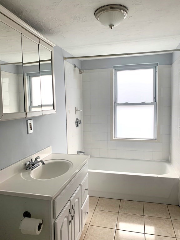 3 bed, 1 bath apartment for rent at 136 Wrentham Unit 2, Dorchester — photo 6 of 12