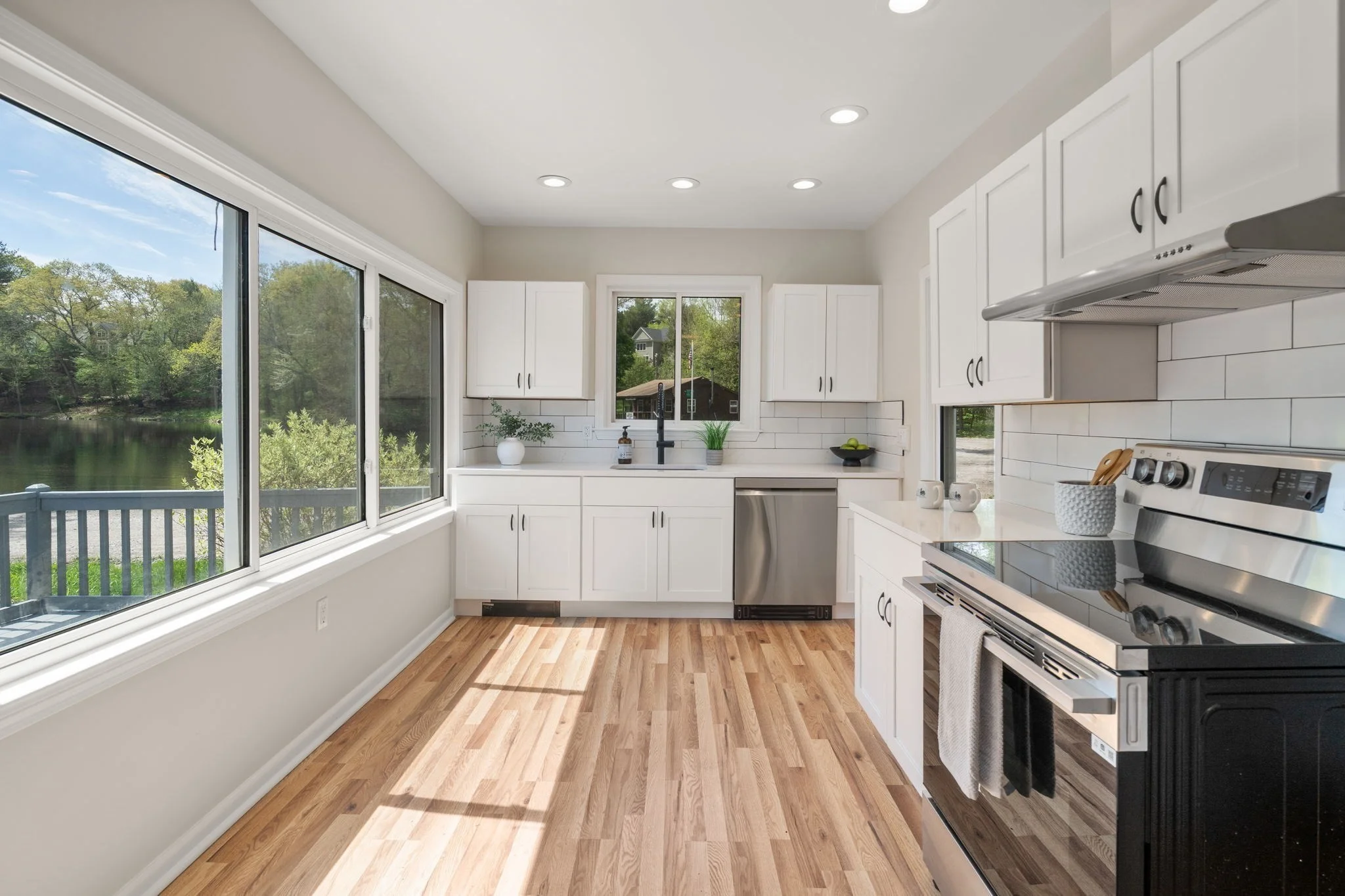 3 bed, 2 bath apartment for rent at 1360 Great Plain Ave, Needham — photo 13 of 36