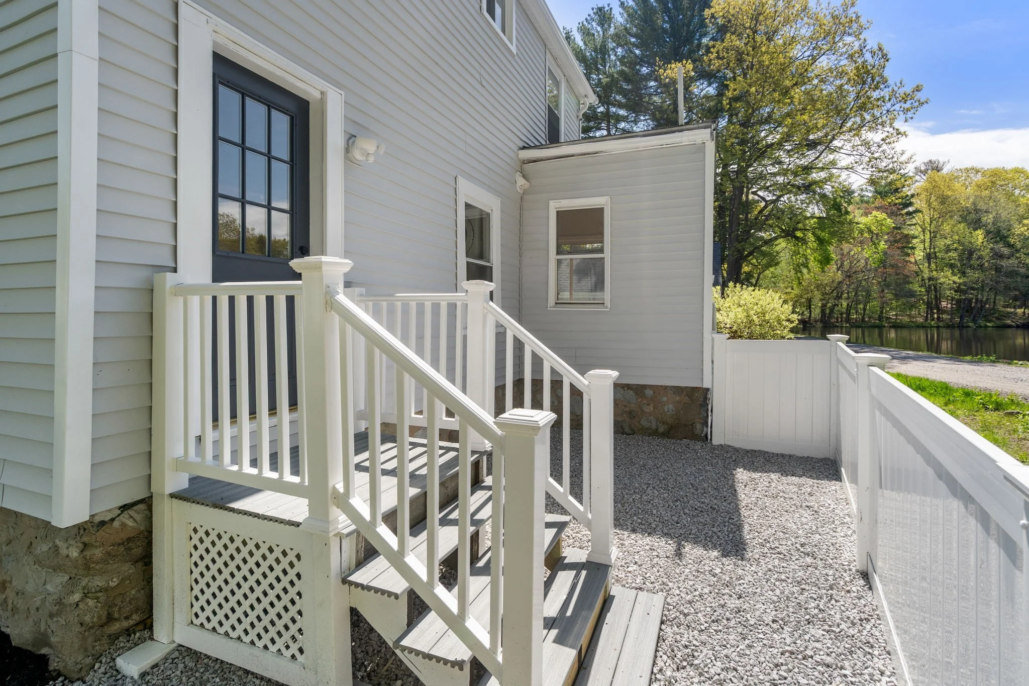 3 bed, 2 bath apartment for rent at 1360 Great Plain Ave, Needham — photo 35 of 36
