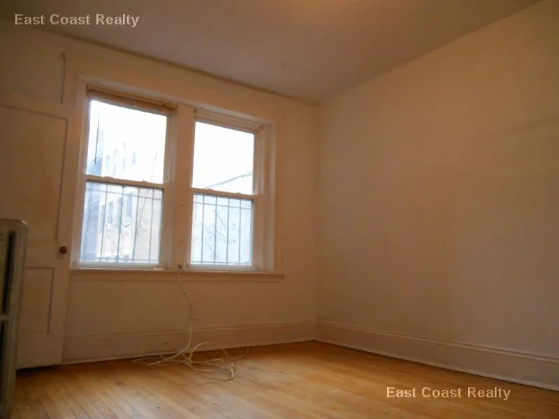 2 bed, 1 bath apartment for rent at 1367 Commonwealth Ave Unit 1, Allston — photo 5 of 18