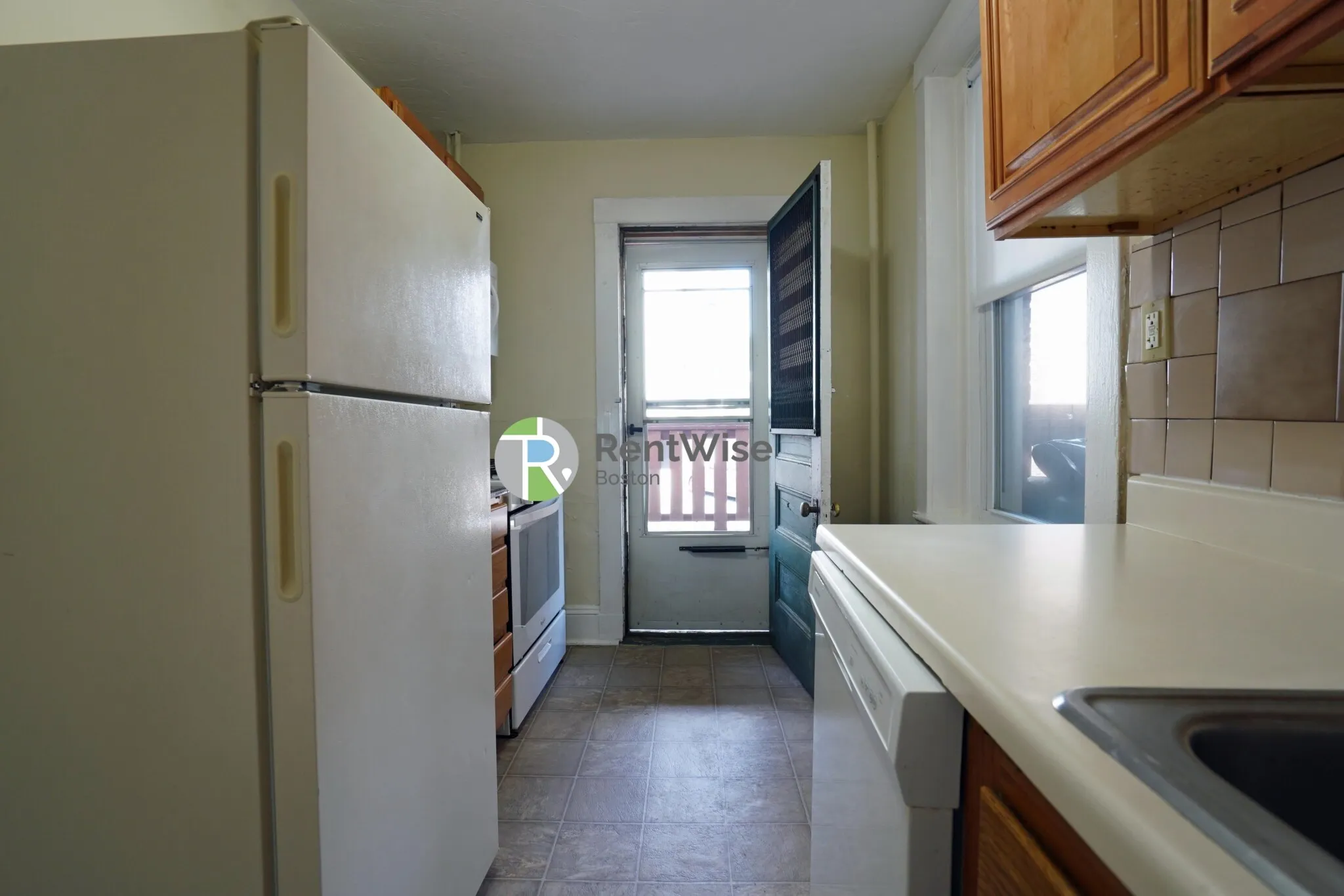 3 bed, 1 bath apartment for rent at 1367 Commonwealth Ave Unit 2, Allston — photo 8 of 18