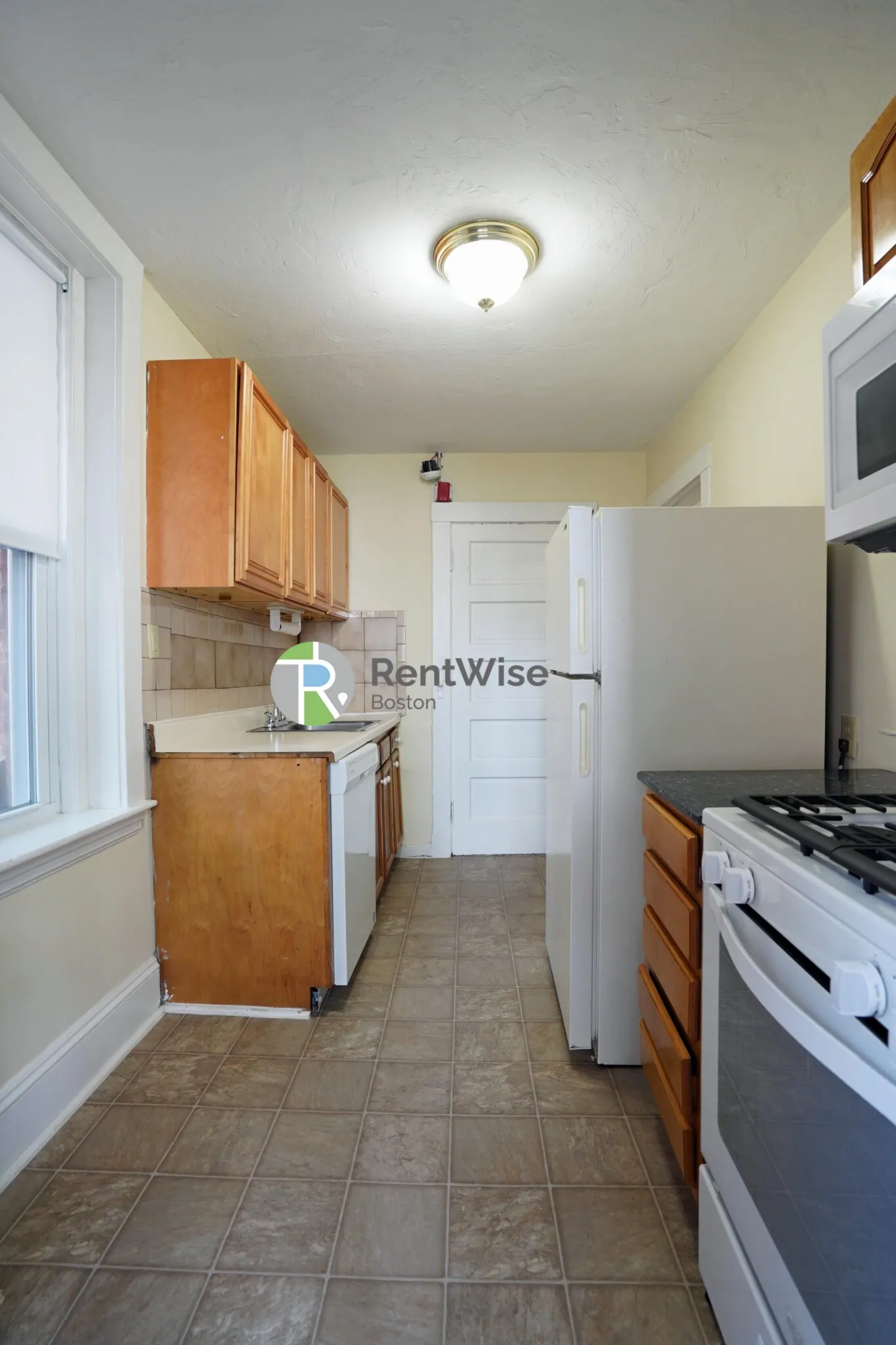 3 bed, 1 bath apartment for rent at 1367 Commonwealth Ave Unit 2, Allston — photo 7 of 18