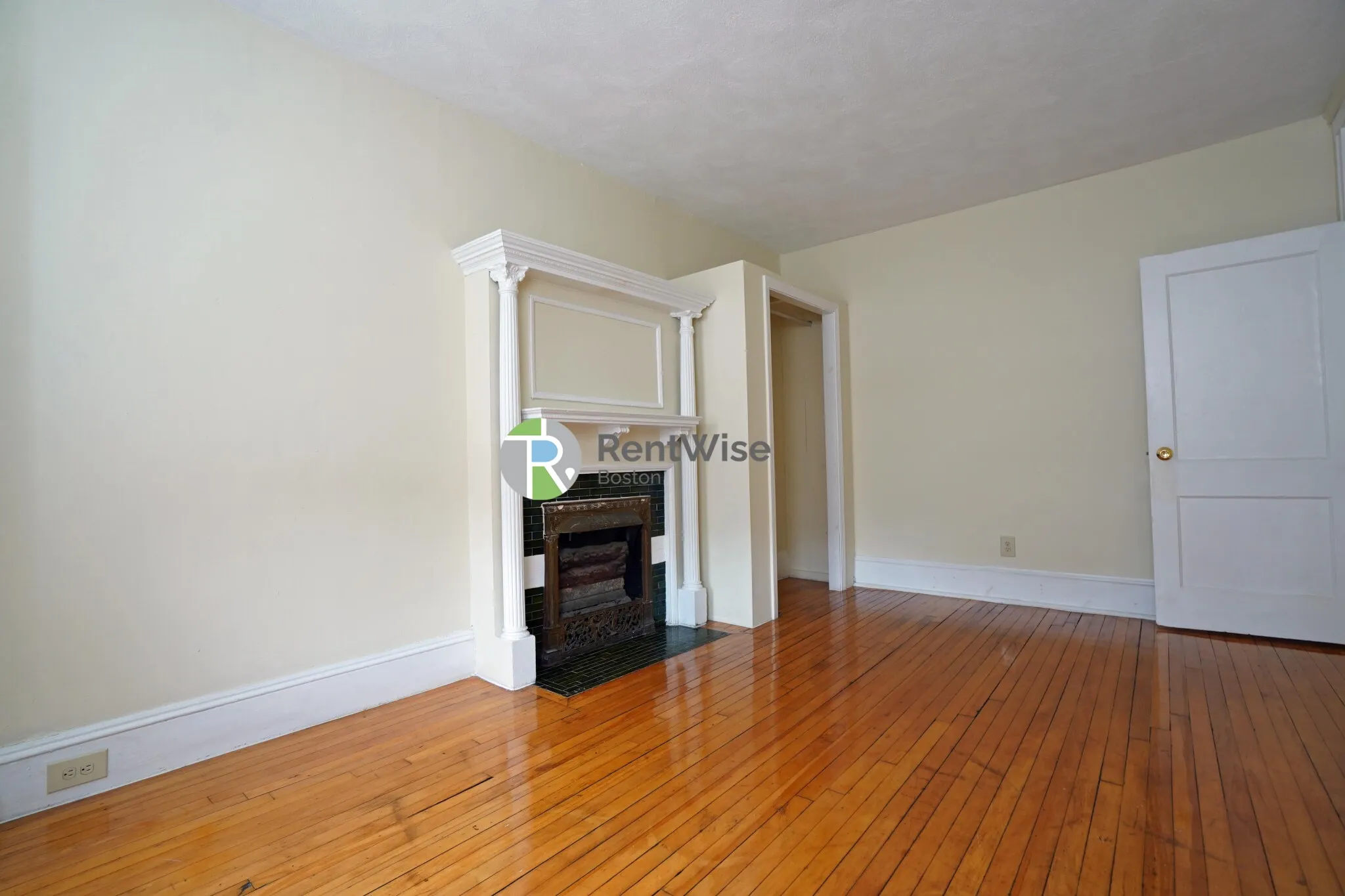 3 bed, 1 bath apartment for rent at 1367 Commonwealth Ave Unit 2, Allston — photo 2 of 18
