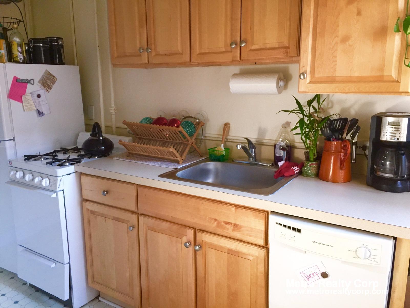 2 bed, 1 bath apartment for rent at 1368 Commonwealth Ave Unit 1, Allston — photo 20 of 24