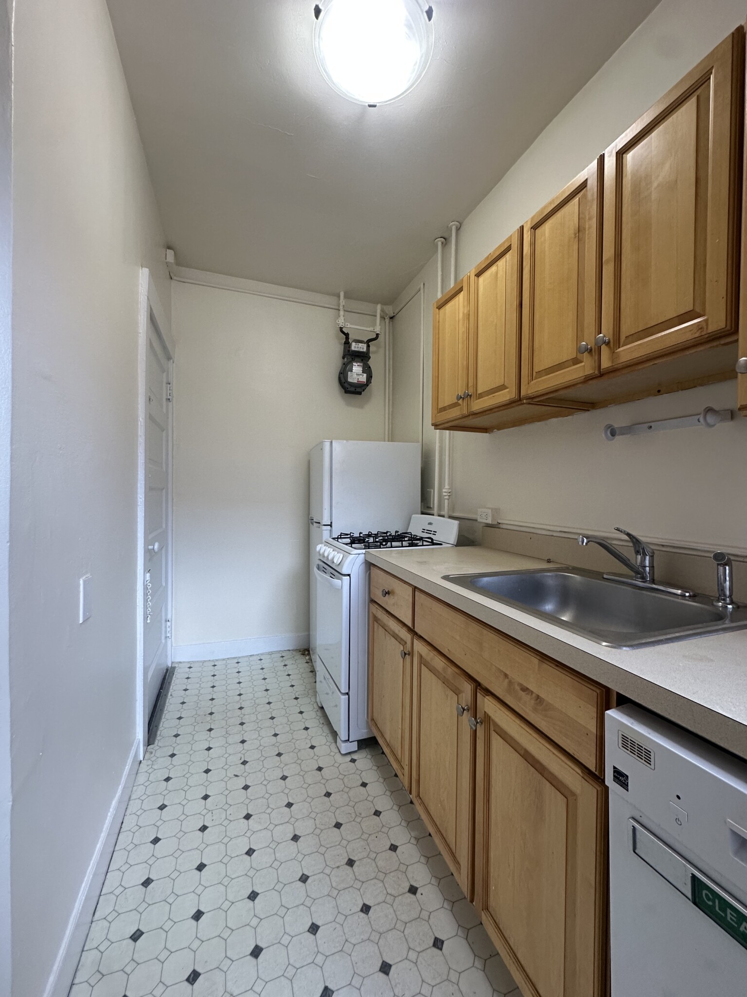 2 bed, 1 bath apartment for rent at 1368 Commonwealth Ave Unit 1, Allston — photo 3 of 24