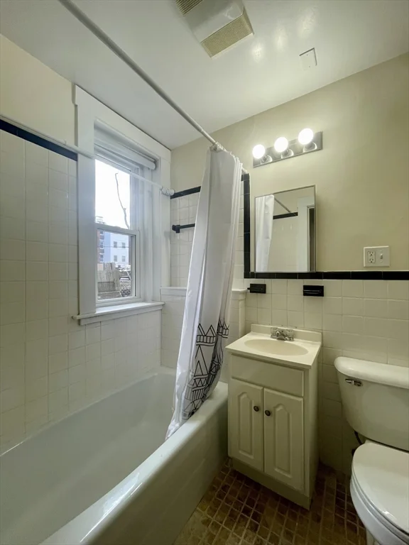 Studio bed, 1 bath apartment for rent at 1368 Commonwealth Ave Unit 2, Allston — photo 10 of 10
