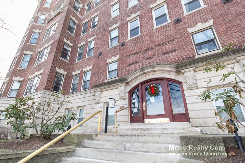 Studio bed, 1 bath apartment for rent at 1368 Commonwealth Ave Unit 27, Allston — photo 9 of 10
