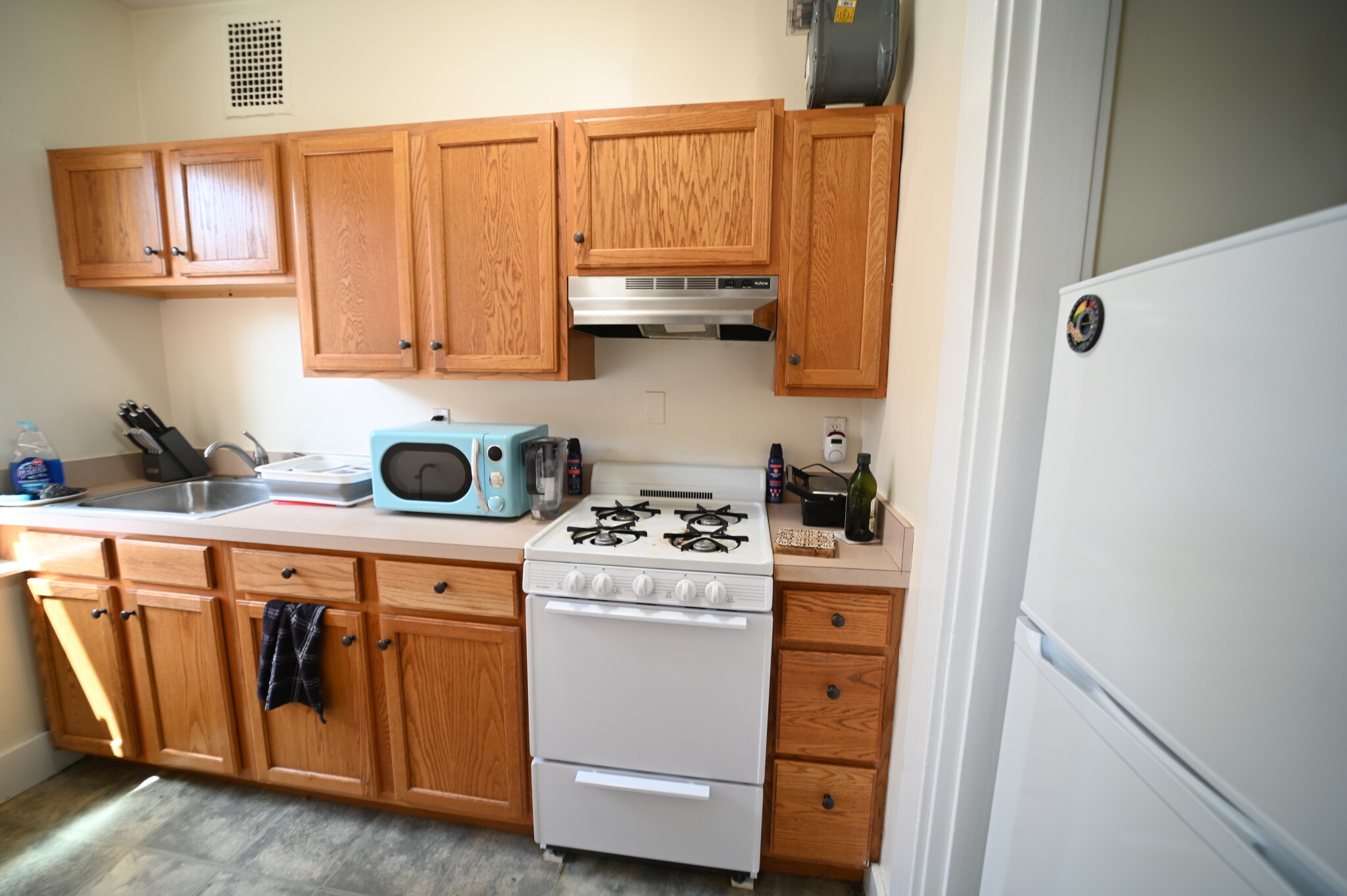 Studio bed, 1 bath apartment for rent at 1368 Commonwealth Ave Unit 27, Allston — photo 5 of 10