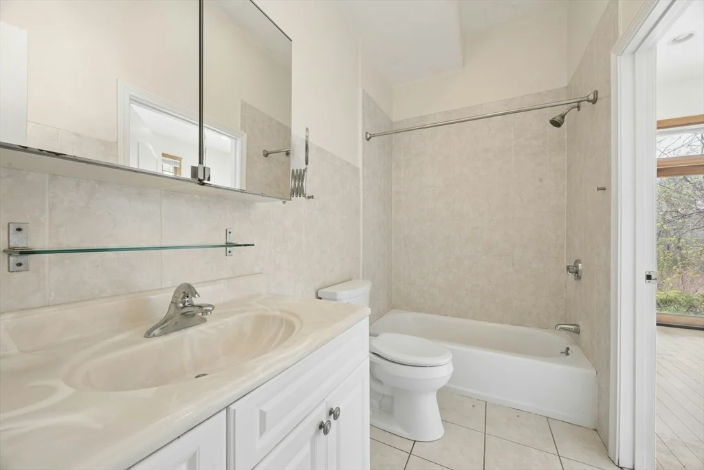 1 bed, 1 bath apartment for rent at 136R Main St Unit 1, Acton — photo 15 of 19