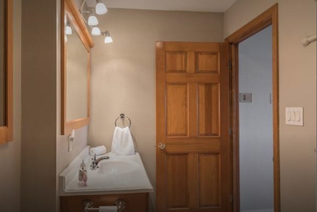 2 bed, 1 bath apartment for rent at 137-139A Dorchester St Unit 3A, South Boston — photo 4 of 10