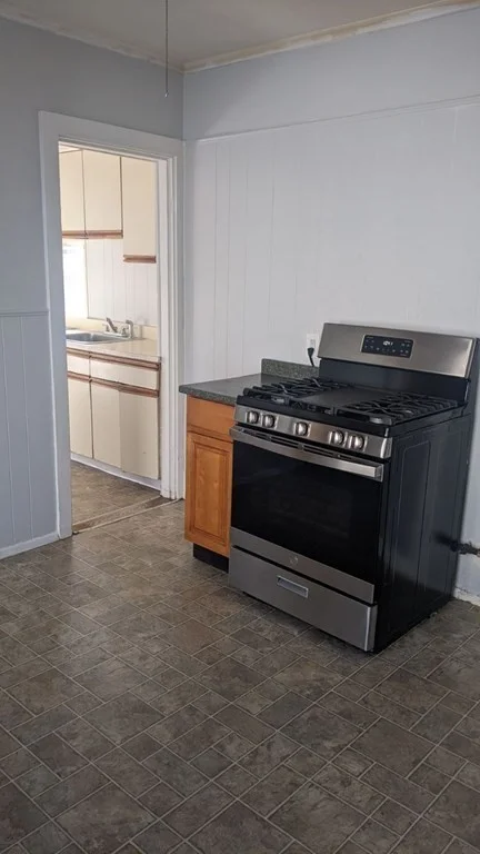 3 bed, 1 bath apartment for rent at 137 Cedar Unit 2, Zip 01830 — photo 9 of 22