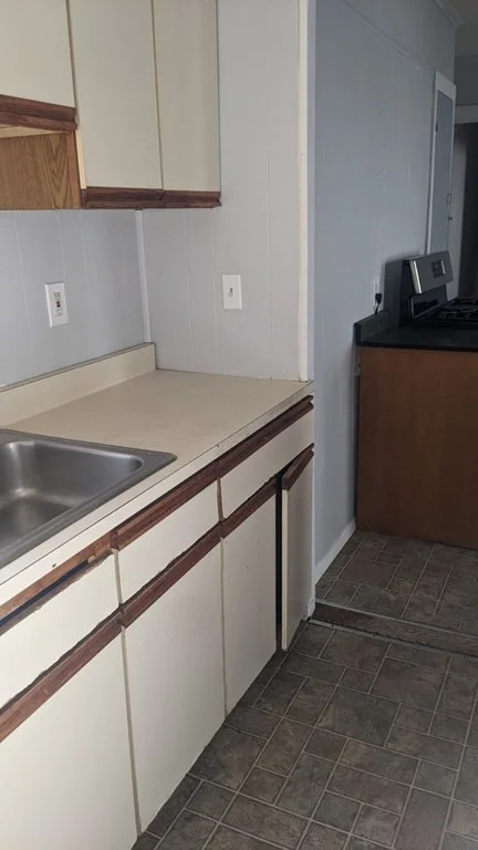3 bed, 1 bath apartment for rent at 137 Cedar Unit 2, Zip 01830 — photo 3 of 22