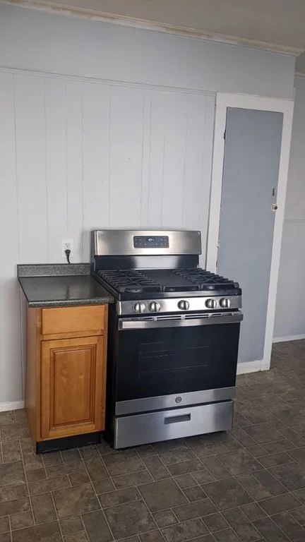 3 bed, 1 bath apartment for rent at 137 Cedar Unit 2, Zip 01830 — photo 10 of 22