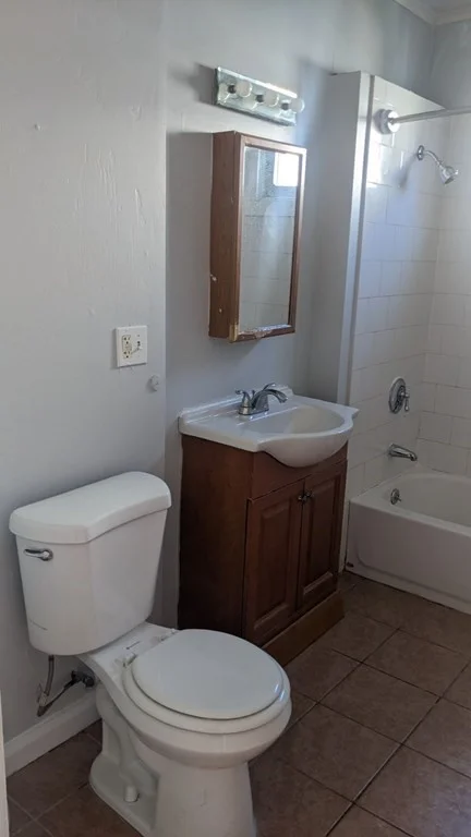 3 bed, 1 bath apartment for rent at 137 Cedar Unit 2, Zip 01830 — photo 6 of 22